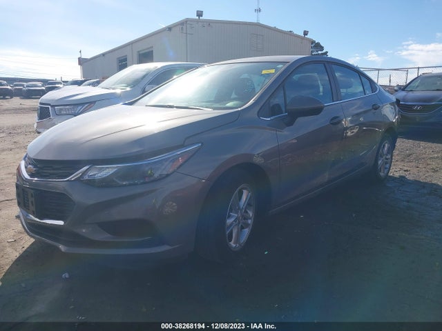 Chevrolet Cruze Lt Auto 2018 1G1BE5SM9J7106682 Image 2