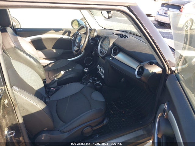 2009 MINI COOPER S WMWMF73569TT97254 Photo 4