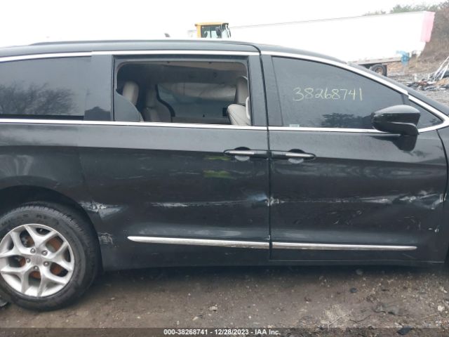 2C4RC1EG4JR352581 Chrysler Pacifica Touring L Plus