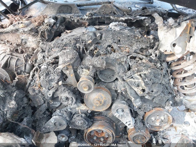 2017 JAGUAR XJ SAJWJ1CDXH8W10224 Photo 9