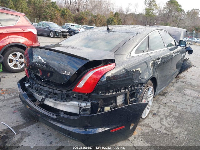 2017 JAGUAR XJ SAJWJ1CDXH8W10224 Photo 3