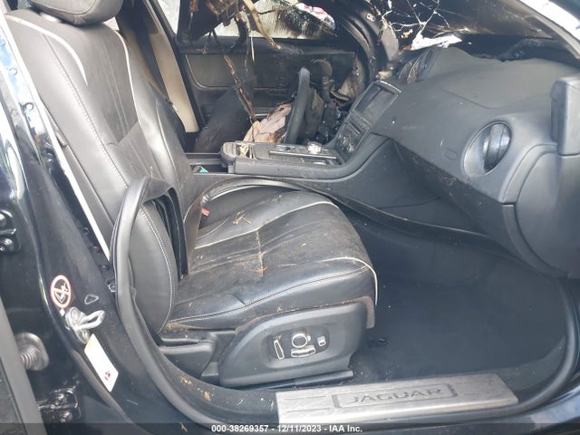 2017 JAGUAR XJ SAJWJ1CDXH8W10224 Photo 4