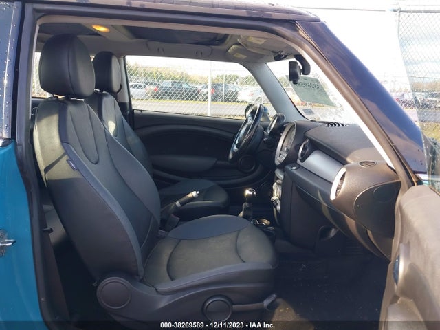 2009 MINI COOPER WMWMF335X9TU69839 Photo 4