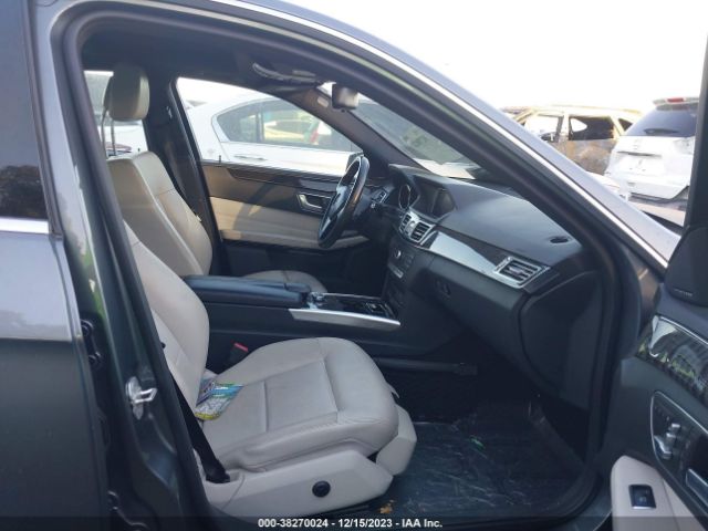 2016 MERCEDES-BENZ E-CLASS WDDHF5KB8GB231147 Photo 4