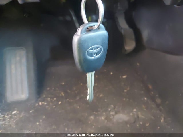 2016 TOYOTA RAV4 XLE VIN: 2T3WFREV2GW277448