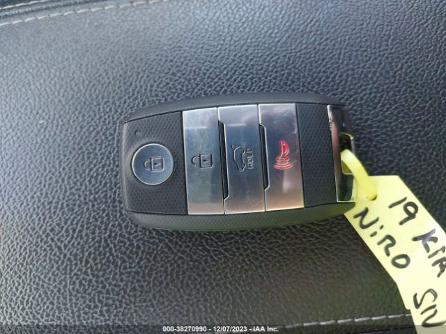 KNDCB3LC6K5258690 KIA NIRO LX