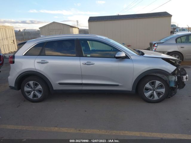 KNDCB3LC6K5258690 KIA NIRO LX