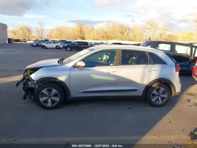 KNDCB3LC6K5258690 KIA NIRO LX