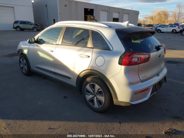 KNDCB3LC6K5258690 KIA NIRO LX