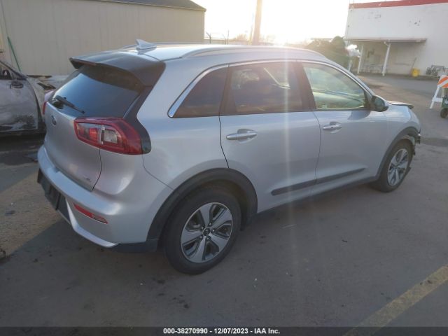 KNDCB3LC6K5258690 KIA NIRO LX