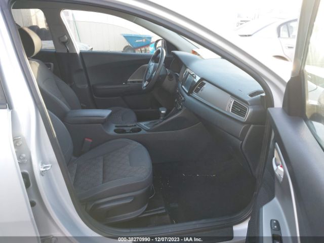 KNDCB3LC6K5258690 KIA NIRO LX