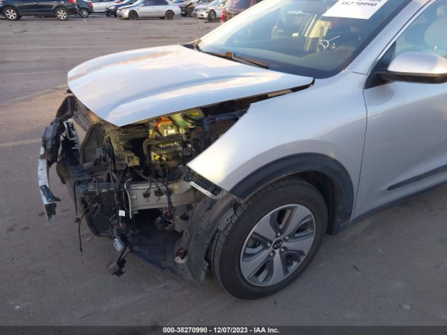 KNDCB3LC6K5258690 KIA NIRO LX