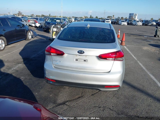 KIA FORTE LX 2018 3KPFK4A78JE255608 Image 16