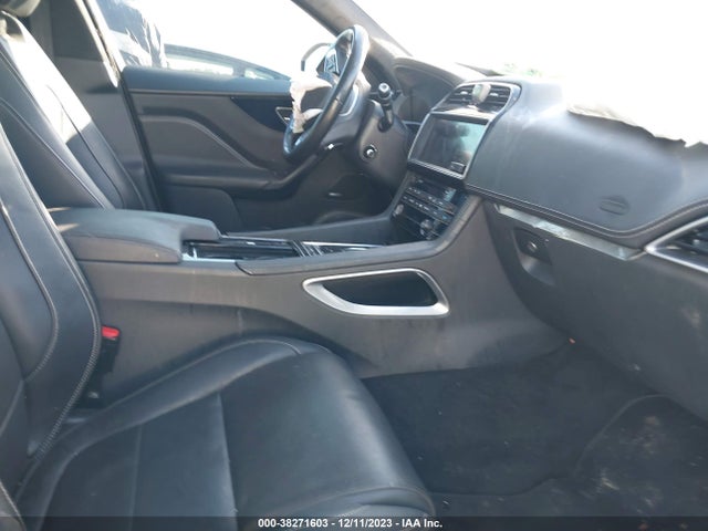 2019 JAGUAR F-PACE SADCL2GX9KA397051 Photo 4