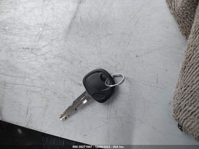 2011 HYUNDAI ACCENT GS VIN: KMHCM3AC5BU192826