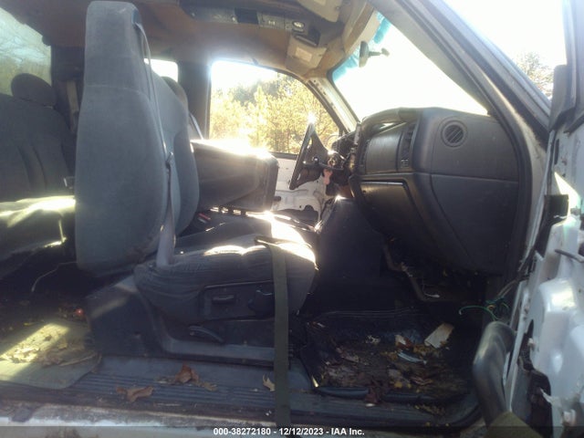 2002 CHEVROLET SILVERADO 1500 LS VIN: 2GCEC19TX21117513