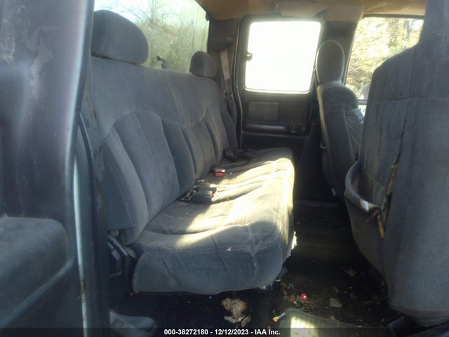 2002 CHEVROLET SILVERADO 1500 LS VIN: 2GCEC19TX21117513