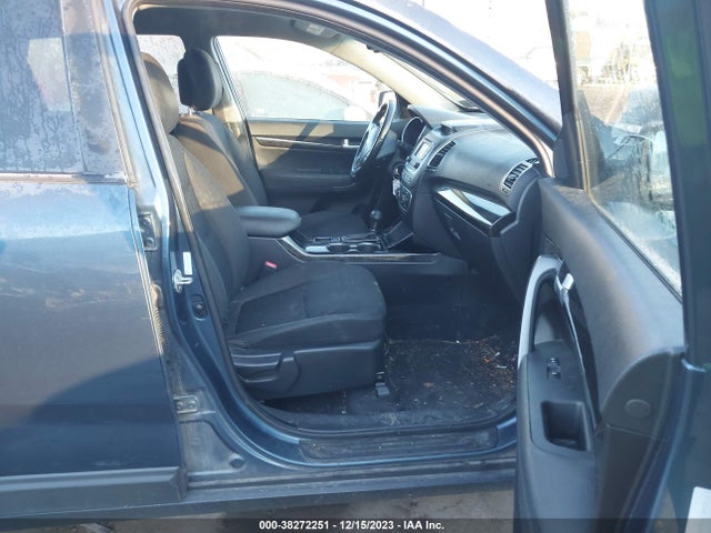 2014 KIA SORENTO LX VIN: 5XYKTCA6XEG441382