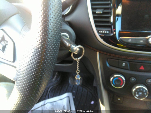 Chevrolet TRAX LS 2018 3GNCJNSBXJL411472 Image 11