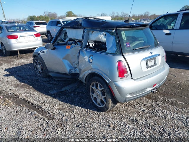 2006 MINI COOPER S WMWRE33576TJ38320 Photo 2
