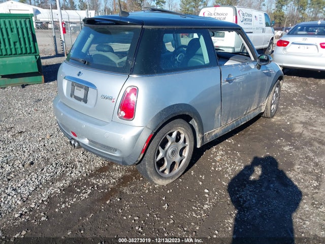 2006 MINI COOPER S WMWRE33576TJ38320 Photo 3
