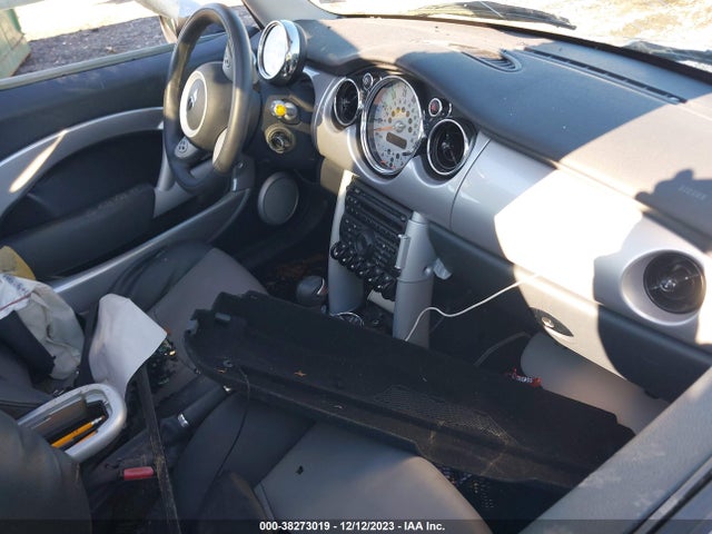 2006 MINI COOPER S WMWRE33576TJ38320 Photo 4