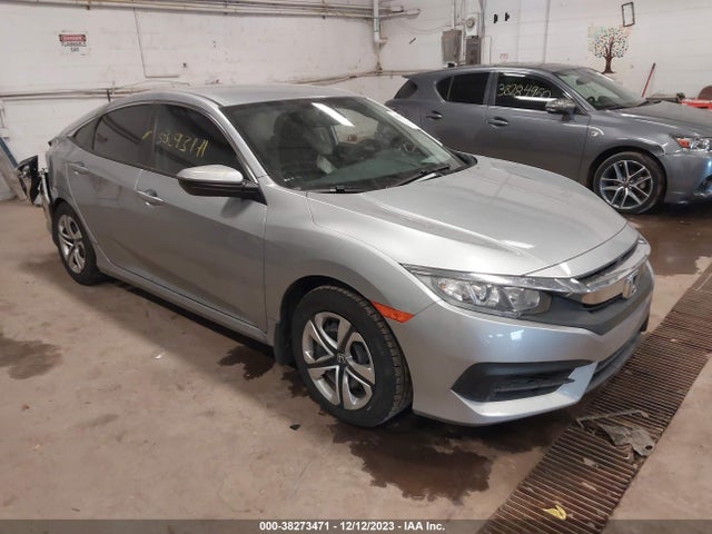2018 19XFC2F58JE010638 main image