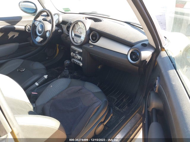 2009 MINI COOPER CLUBMAN WMWML33589TX33536 Photo 4