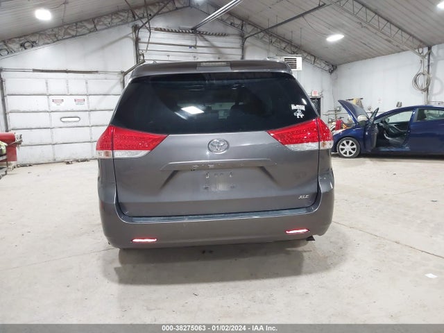 2012 TOYOTA SIENNA XLE V6 8 PASSENGER VIN: 5TDYK3DC8CS257802
