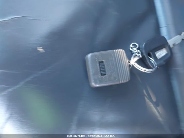 2001 LINCOLN CONTINENTAL VIN: 1LNHM97V51Y725847