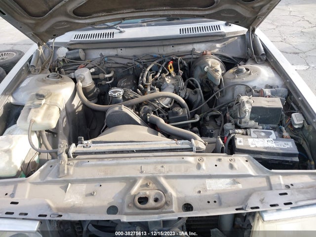 1992 VOLVO 240 GL VIN: YV1AS8811N1462671