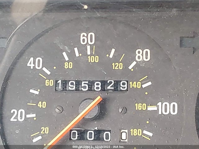 1992 VOLVO 240 GL VIN: YV1AS8811N1462671