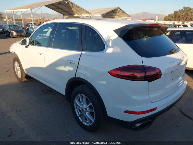 2018 PORSCHE CAYENNE WP1AA2A23JKA01192 Photo 2