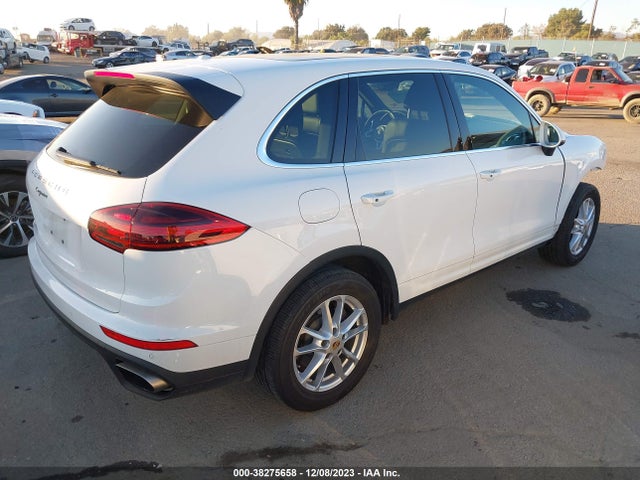 2018 PORSCHE CAYENNE WP1AA2A23JKA01192 Photo 3