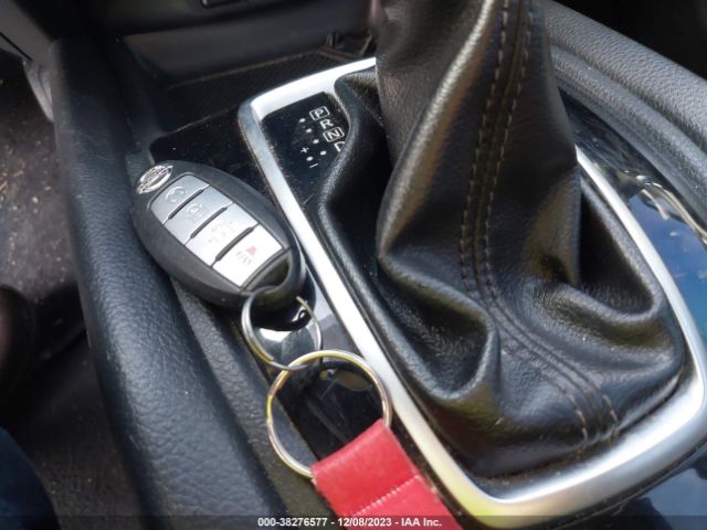 KNMAT2MV5HP577302 Nissan ROGUE SV