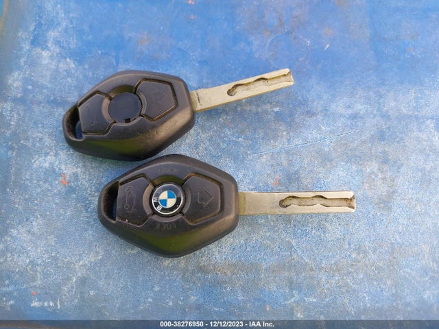 2005 BMW Z4 3.0I VIN: 4USBT53545LU09817