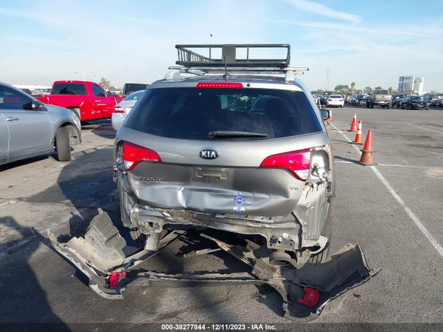 2015 KIA SORENTO LX V6 VIN: 5XYKTDA72FG605871