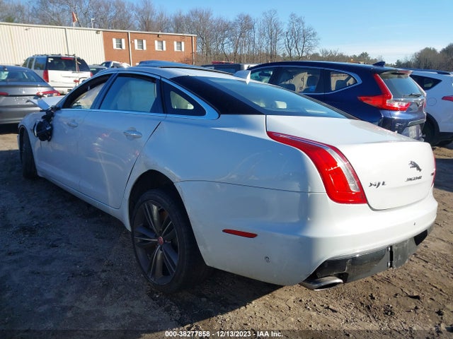 2019 JAGUAR XJ SAJWA2GE2KMW21791 Photo 2
