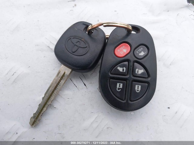 Toyota SIENNA XLE 2014 5TDYK3DC8ES419530 Image 11