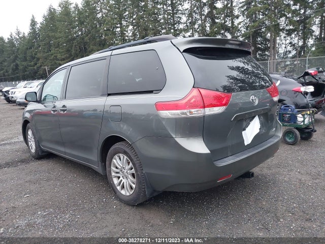 Toyota SIENNA XLE 2014 5TDYK3DC8ES419530 Image 3