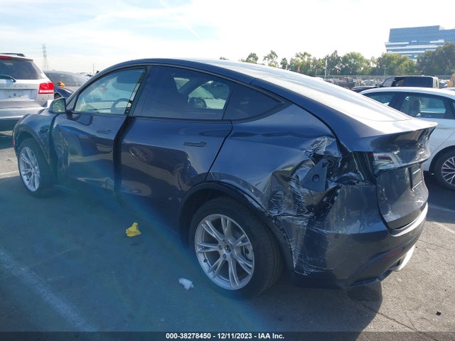 2023 TESLA MODEL Y 7SAYGDEE8PF877943 Photo 2
