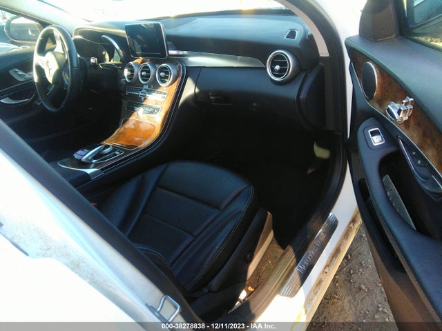 55SWF4JB8GU176692 Mercedes-Benz C 300 Luxury/sport