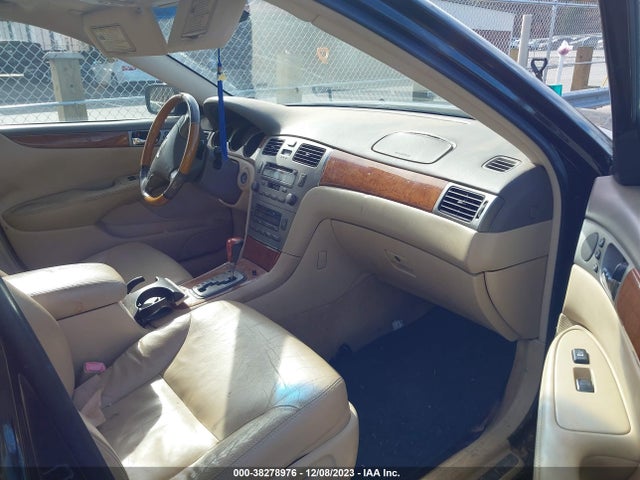 2005 LEXUS ES 330 VIN: JTHBA30G155105305