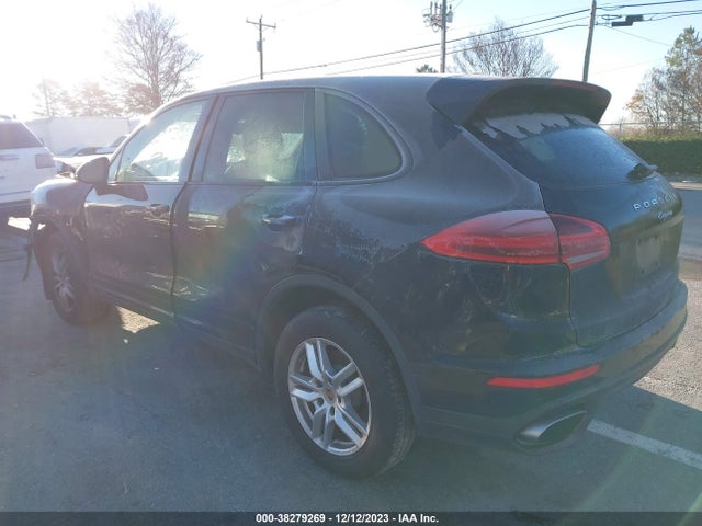 2017 PORSCHE CAYENNE WP1AA2A26HKA91142 Photo 2