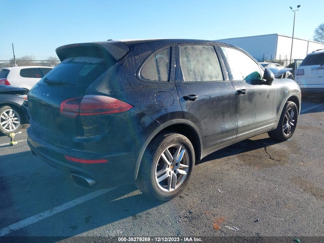 2017 PORSCHE CAYENNE WP1AA2A26HKA91142 Photo 3
