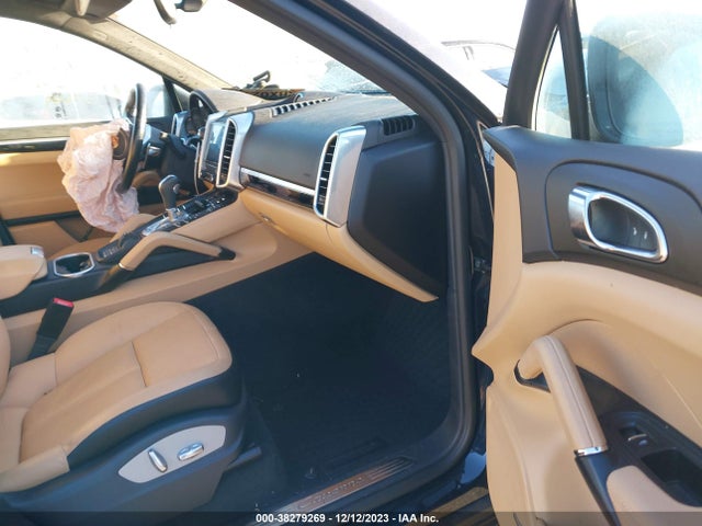 2017 PORSCHE CAYENNE WP1AA2A26HKA91142 Photo 4
