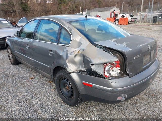 2005 VOLKSWAGEN PASSAT GLS VIN: WVWAD63B85P033982