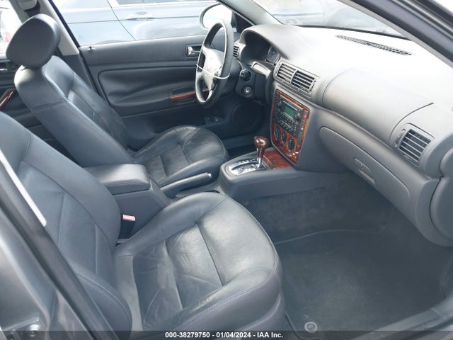 2005 VOLKSWAGEN PASSAT GLS VIN: WVWAD63B85P033982