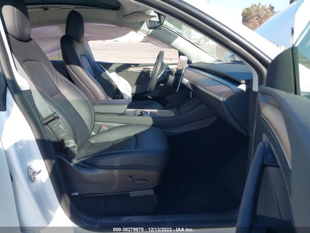 2023 TESLA MODEL Y 7SAYGDEE9PF675726 Photo 4