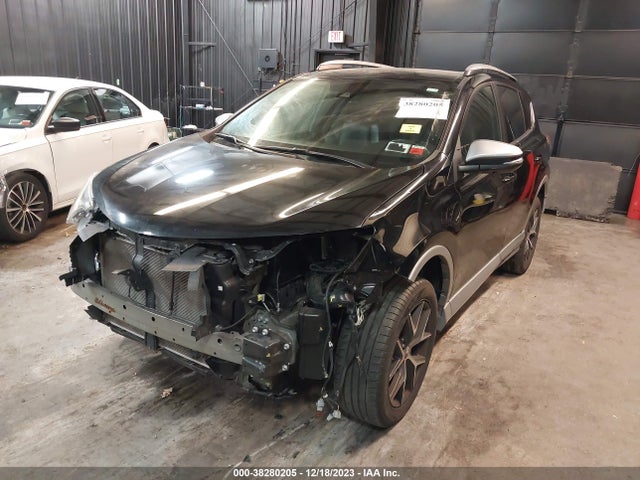 Toyota RAV4 SE 2018 2T3JFREV4JW785907 Image 2